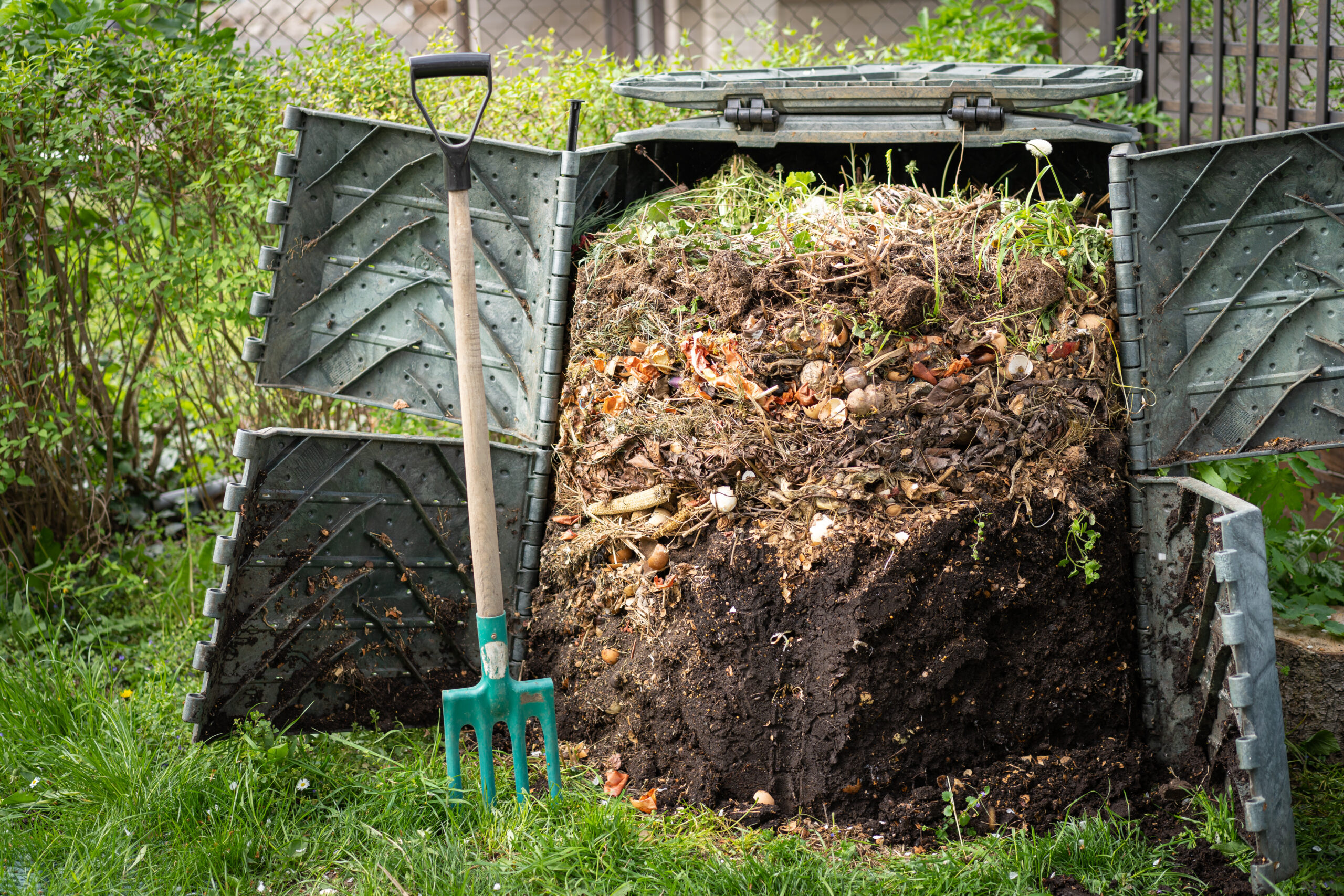 Garden compost bin